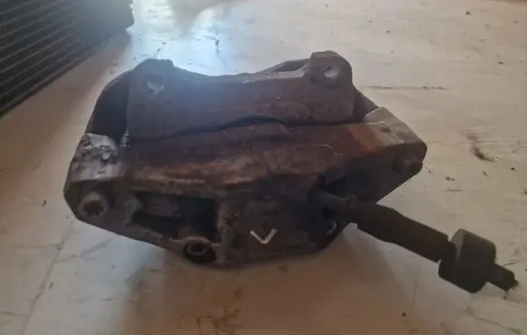 Volvo XC90 Front brake caliper