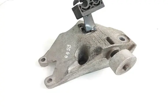 BMW 5 G30 G31 Engine mounting bracket 6864593 68615639 18574710