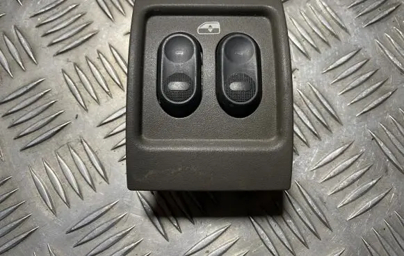 Chrysler PT Cruiser Electric window control switch 74677922 2351A 0UG381L8AA