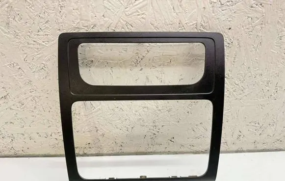 Volkswagen Caddy Radio/GPS head unit trim 2K5858061A