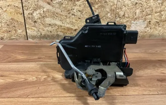 Audi A4 S4 B6 8E 8H Rear door lock 4B0839016D PA66307GF