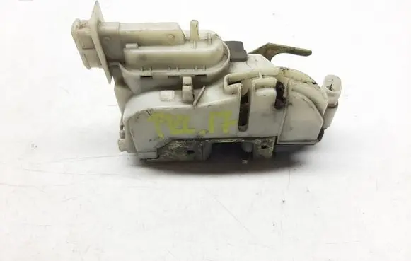 Volkswagen Golf III Front door lock 1H0862154
