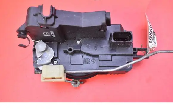 Opel Vectra C Front door lock 24447340