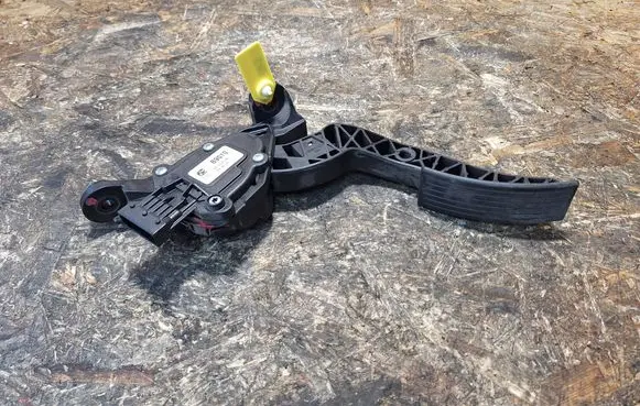 Hyundai i20 (GB IB) Accelerator throttle pedal B9010