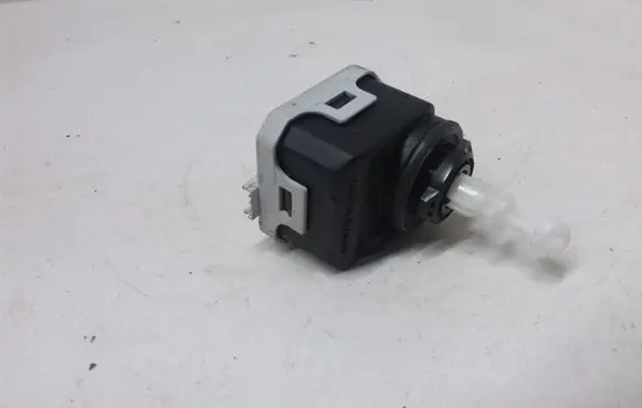 Headlight level adjustment motor