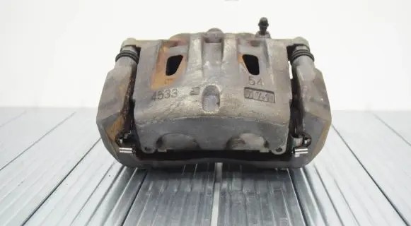 Toyota RAV 4 (XA40) Front brake caliper