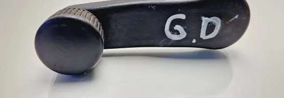 Volkswagen Golf III Rear door window winding handle 1H0837581
