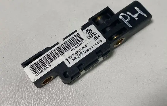 Audi A3 S3 8P Airbag deployment crash/impact sensor 4B0959643E
