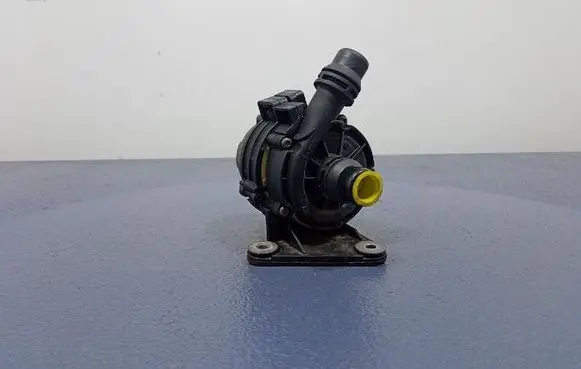 BMW X5 E53 Water pump 8482744