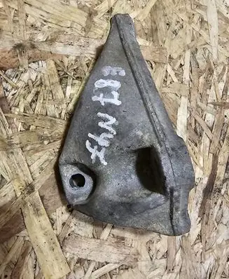 BMW 1 E81 E87 Engine mounting bracket 24168110 135178043701