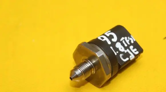 Audi A4 S4 B8 8K Fuel pressure sensor 06J906051F
