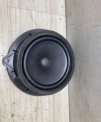 Audi Q3 F3 Rear door speaker 83A035411