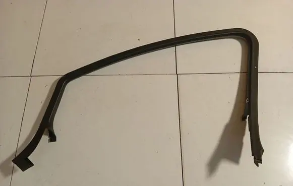 Opel Astra J Front door glass trim molding 13264850RH