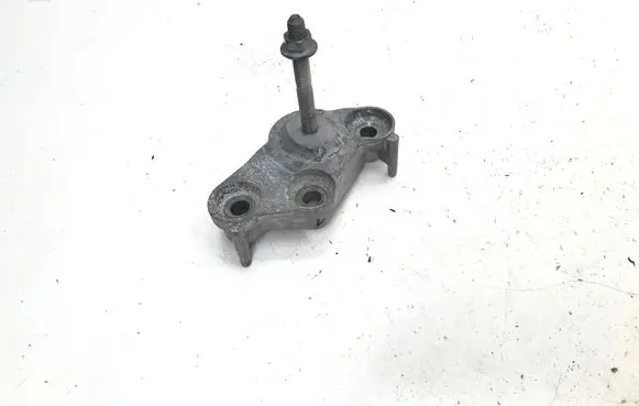 Engine mounting bracket