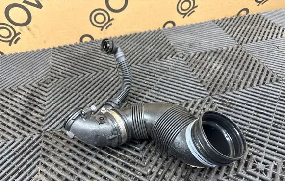 Volkswagen PASSAT B8 Air intake hose/pipe 5Q0129654E