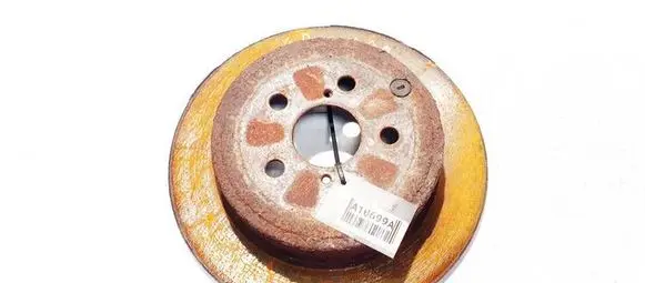 Toyota Avensis T250 Rear brake disc neventiliuojamas