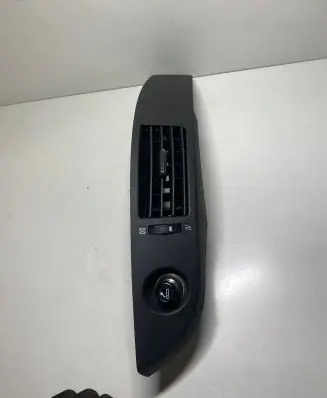 Toyota Corolla Verso AR10 Dash center air vent grill 5568064010