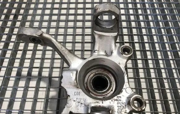 Volkswagen Transporter - Caravelle T4 Front wheel hub spindle knuckle 