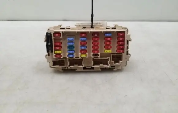 Nissan X-Trail T30 Fuse module