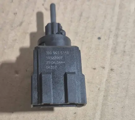 Audi A6 S6 C6 4F Brake pedal sensor switch 3B0945511A 19322007