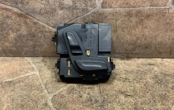 Mercedes-Benz E W212 Seat control switch A2048701958