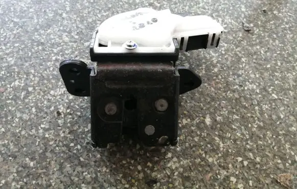 Mazda 3 II Tailgate/trunk/boot lock/catch/latch