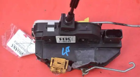 Chevrolet Cruze Front door lock 13579522