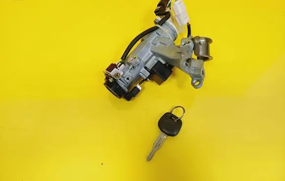 Toyota Paseo (EL54) II Ignition lock 45020165