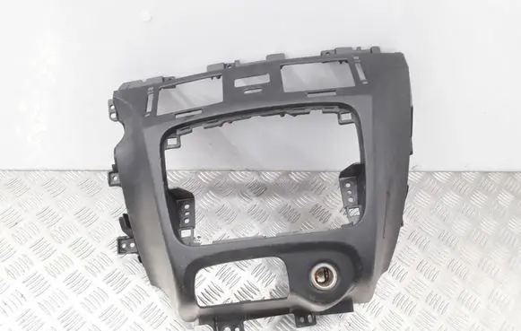 Radio/GPS head unit trim