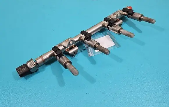 Skoda Fabia Mk3 (NJ) Fuel injector 04E133320D IMPRK1492857