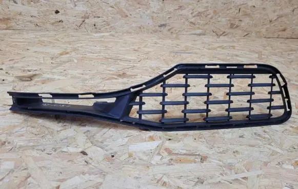 Maserati Quattroporte Front bumper lower grill 670071071
