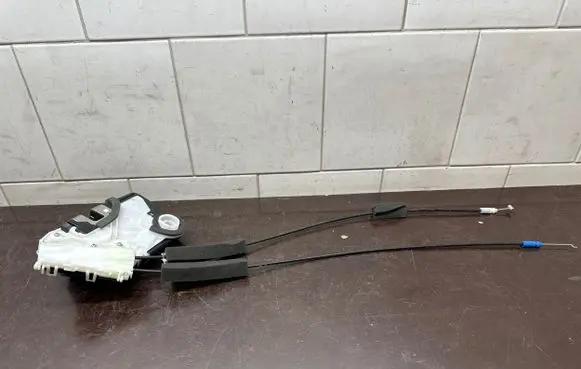 Honda Jazz Front door lock L8812260