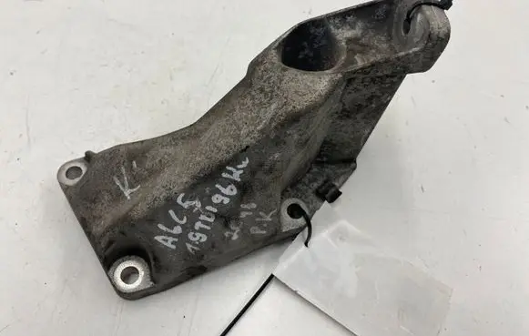 Audi A6 S6 C5 4B Engine mounting bracket 8D0199307P