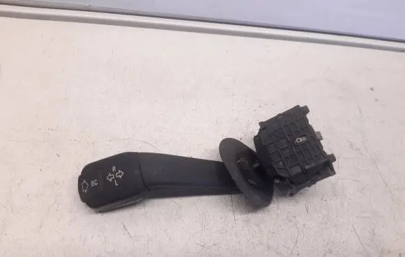 BMW 5 E39 Indicator stalk 8352172