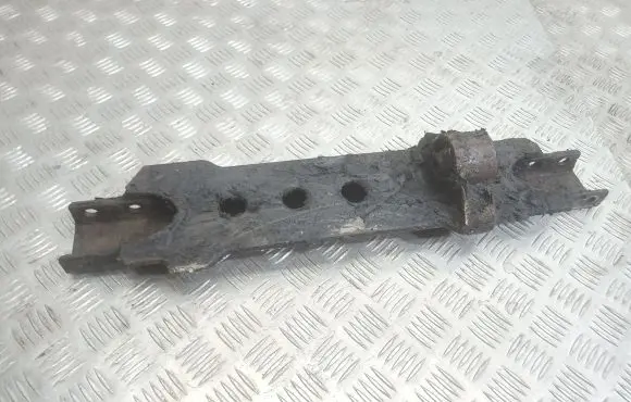 Mitsubishi Pajero Gearbox mounting bracket