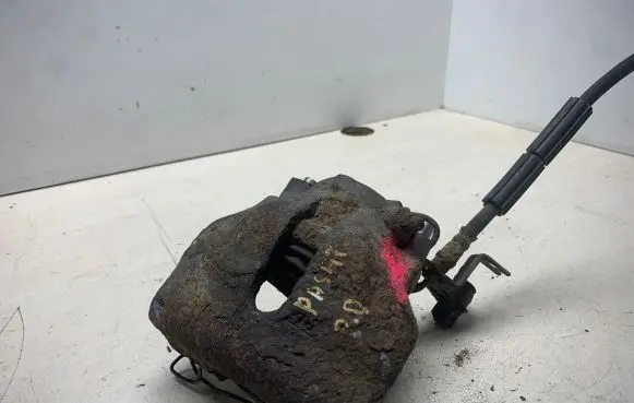 Volkswagen PASSAT B5.5 Front brake caliper