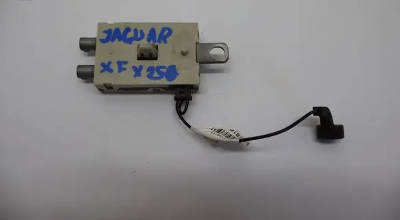 Jaguar XF X250 Aerial antenna amplifier CX2318C847CA
