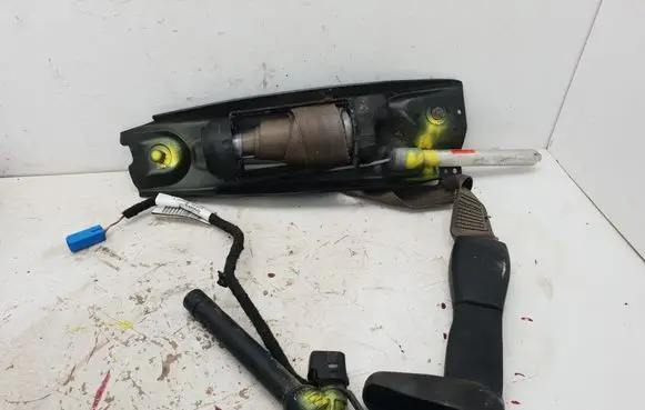 Volvo XC70 Front seatbelt 30749764