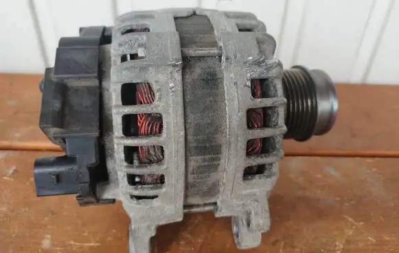 Volkswagen Polo V 6R Generator/alternator 04B903023D