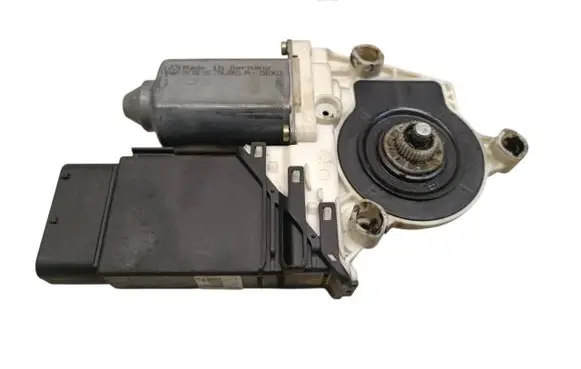 Volkswagen New Beetle Front door window regulator motor 1J2959802C