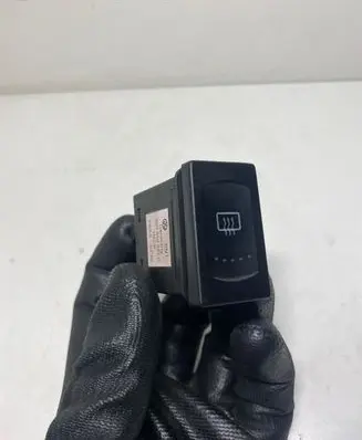 Volkswagen PASSAT B5 Windscreen/window heater switch 3B0959621C