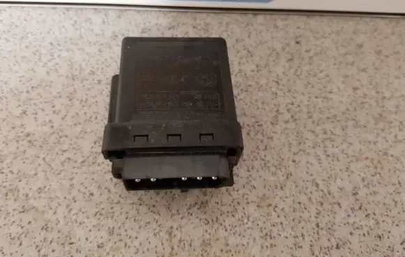 BMW 5 E39 Glow plug pre-heat relay 2246919 72RB510