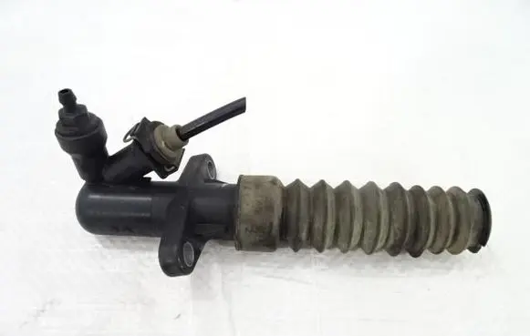Clutch slave cylinder