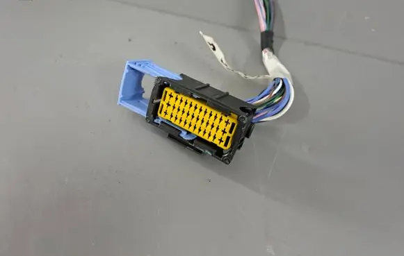 Dacia Sandero III Front door wiring loom 240106353R