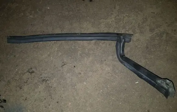 BMW 3 E46 Engine compartment rubber 8215913