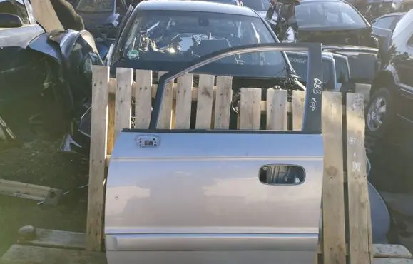 Hyundai Trajet Front door