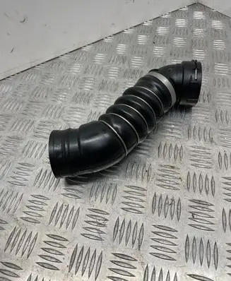 BMW 5 E60 E61 Intercooler hose/pipe 7789048