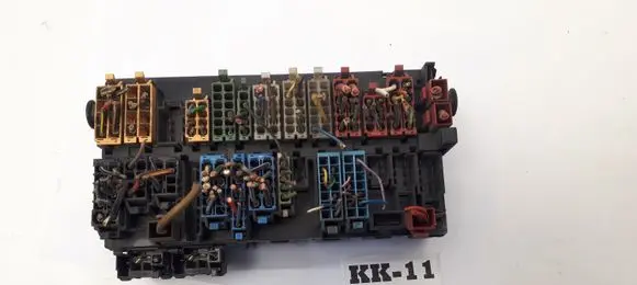 Volkswagen Golf III Fuse box set 357937039
