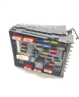 Volkswagen PASSAT B5.5 Fuse module 3C0937125