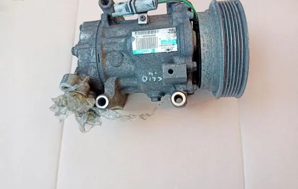 Renault Clio III Air conditioning (A/C) compressor (pump)